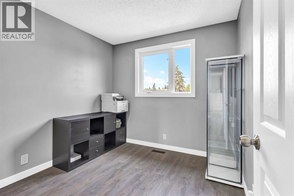 Single Family House for Sale in  Erin Woods Drive SE Erin Woods Calgary 
