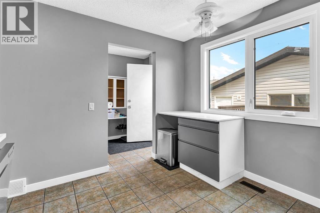 Single Family House for Sale in  Erin Woods Drive SE Erin Woods Calgary 