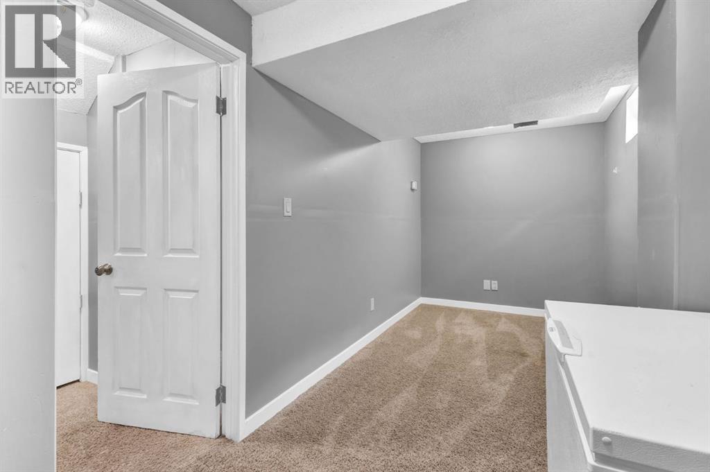 Single Family House for Sale in  Erin Woods Drive SE Erin Woods Calgary 