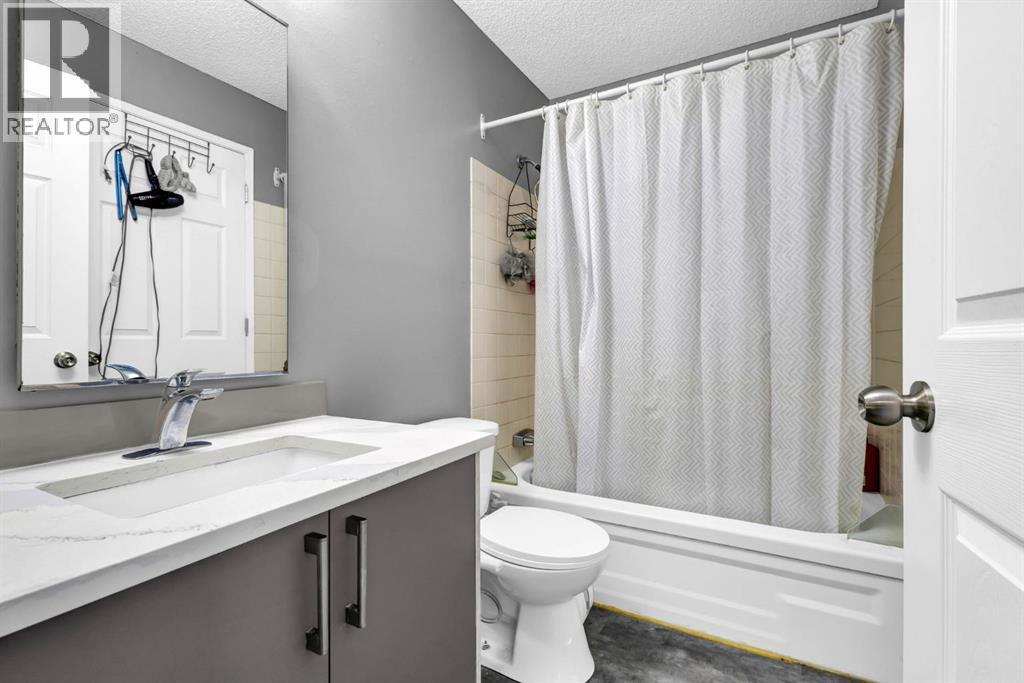 Single Family House for Sale in  Erin Woods Drive SE Erin Woods Calgary 
