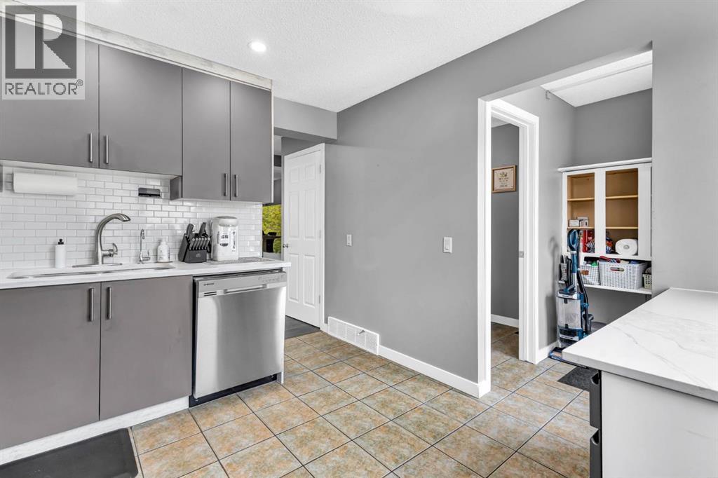 Single Family House for Sale in  Erin Woods Drive SE Erin Woods Calgary 