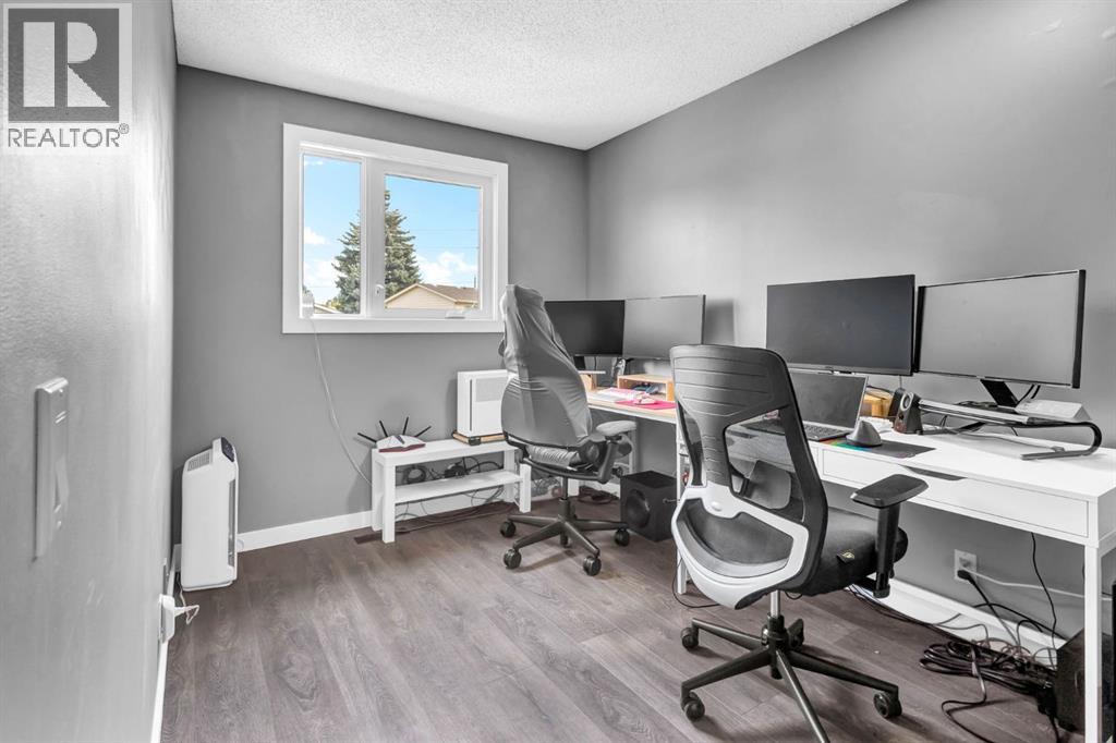 Single Family House for Sale in  Erin Woods Drive SE Erin Woods Calgary 