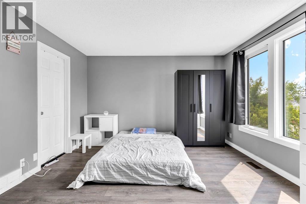 Single Family House for Sale in  Erin Woods Drive SE Erin Woods Calgary 