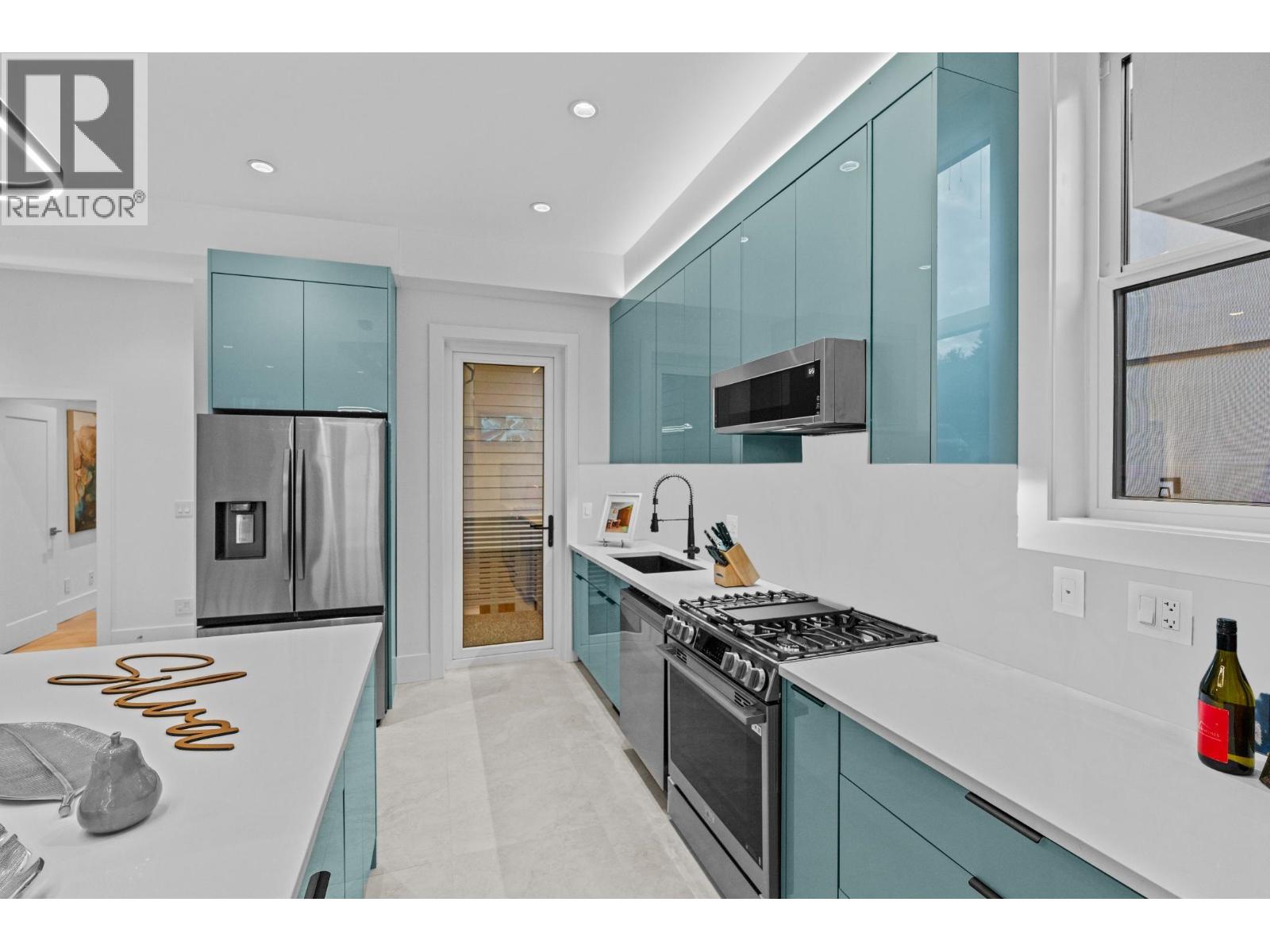 101 1204 HAMMOND AVENUE, Coquitlam