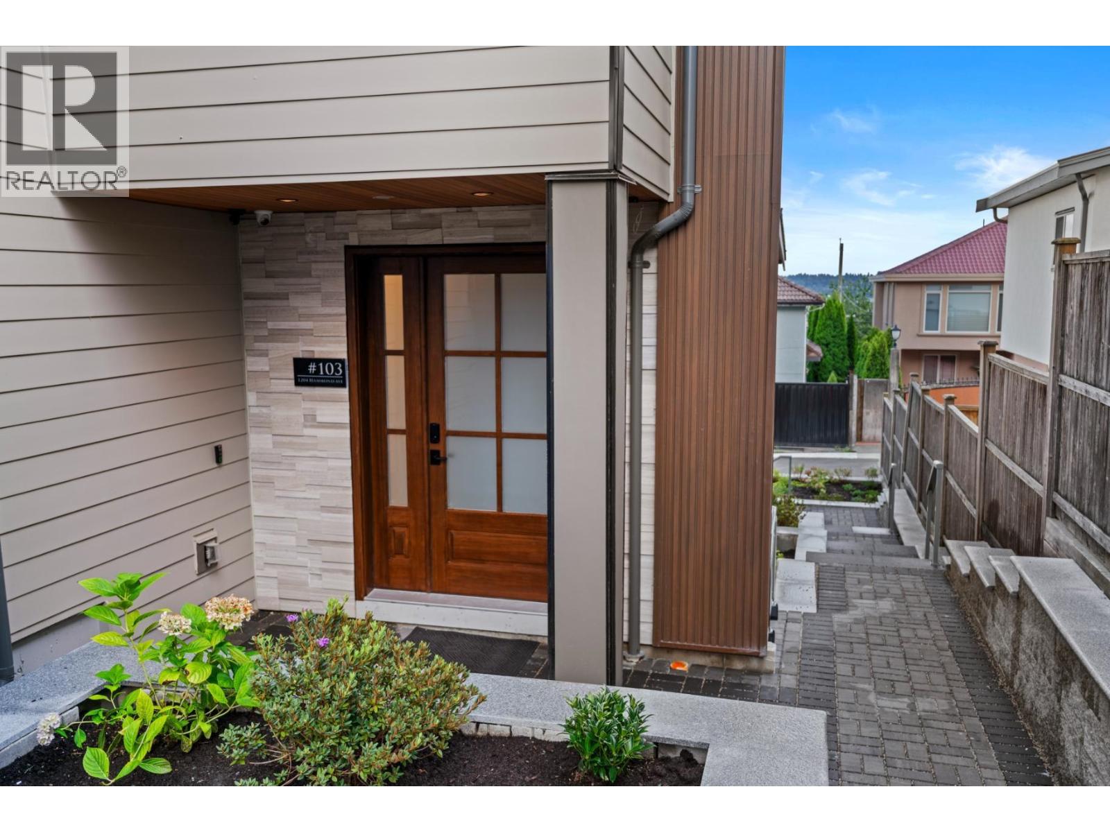 101 1204 HAMMOND AVENUE, Coquitlam