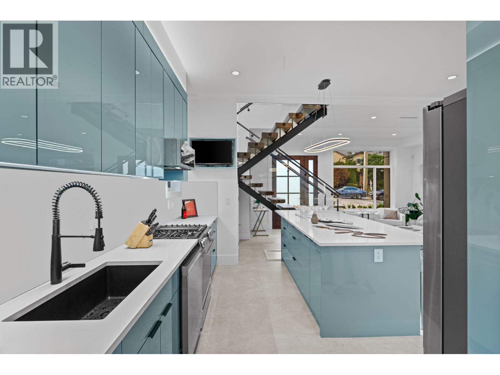 101 1204 HAMMOND AVENUE, Coquitlam