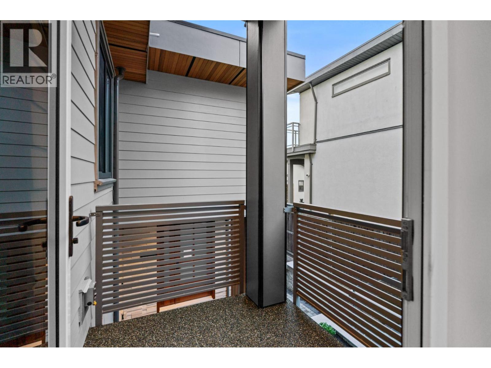 101 1204 HAMMOND AVENUE, Coquitlam