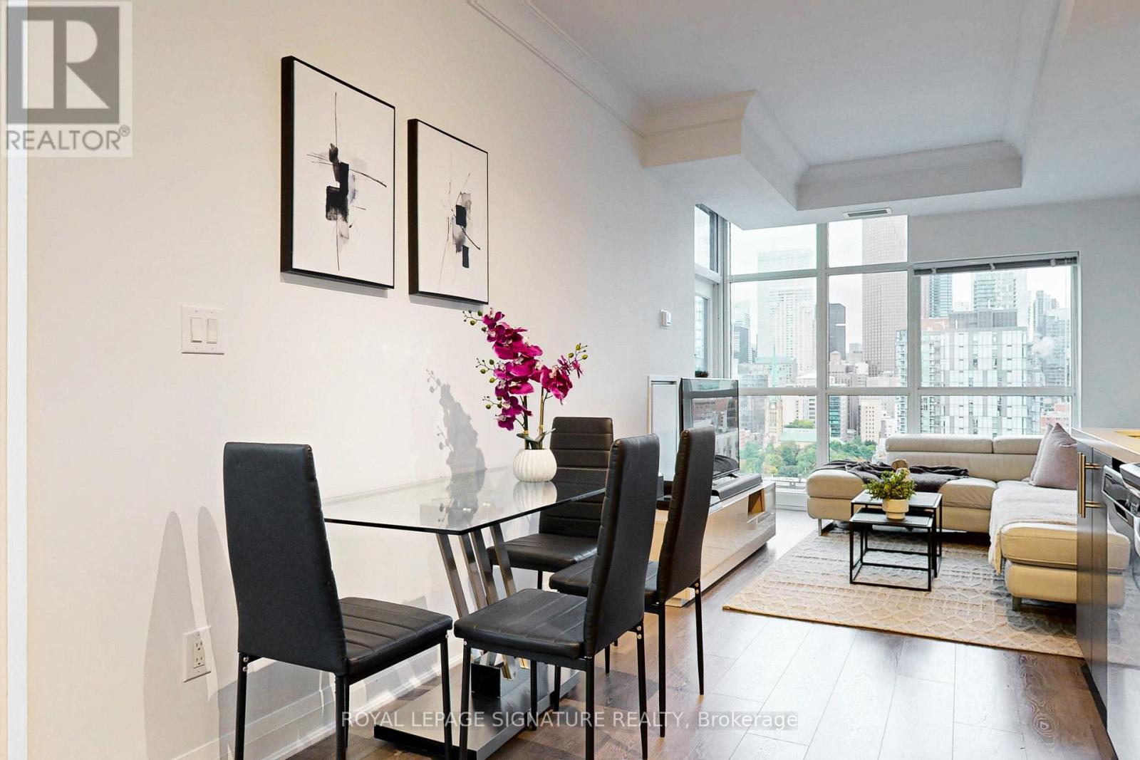 Photo 10 of Ph 11 400 Adelaide Street E, Toronto ON