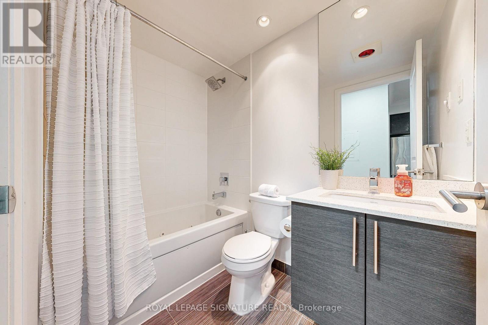 Photo 21 of Ph 11 400 Adelaide Street E, Toronto ON