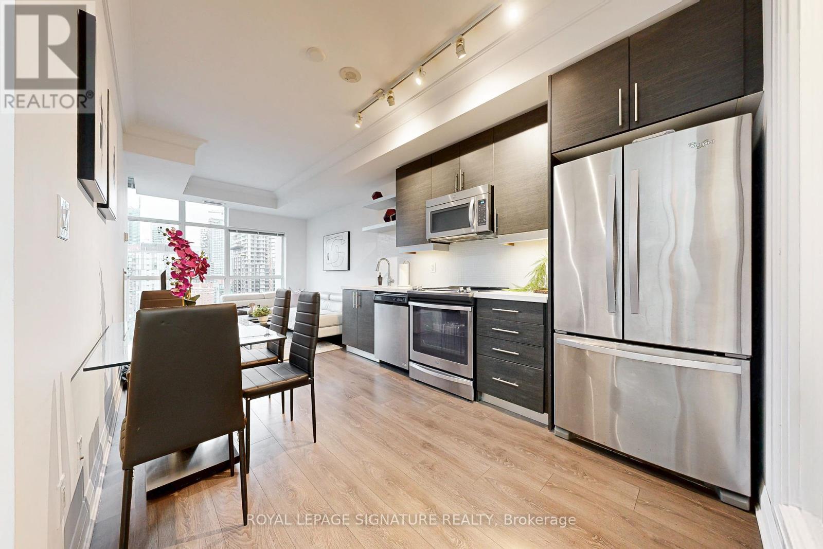 Photo 4 of Ph 11 400 Adelaide Street E, Toronto ON