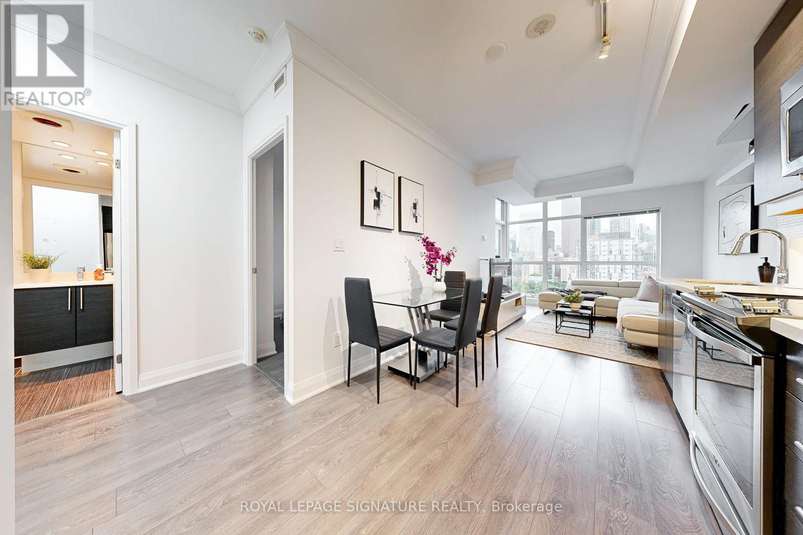 Photo 5 of Ph 11 400 Adelaide Street E, Toronto ON