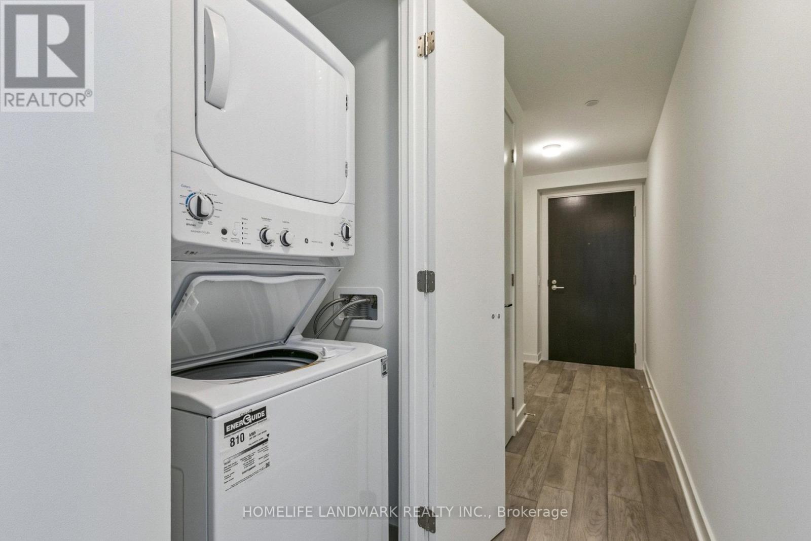 Photo 16 of 2711 11 Yorkville Avenue, Toronto ON
