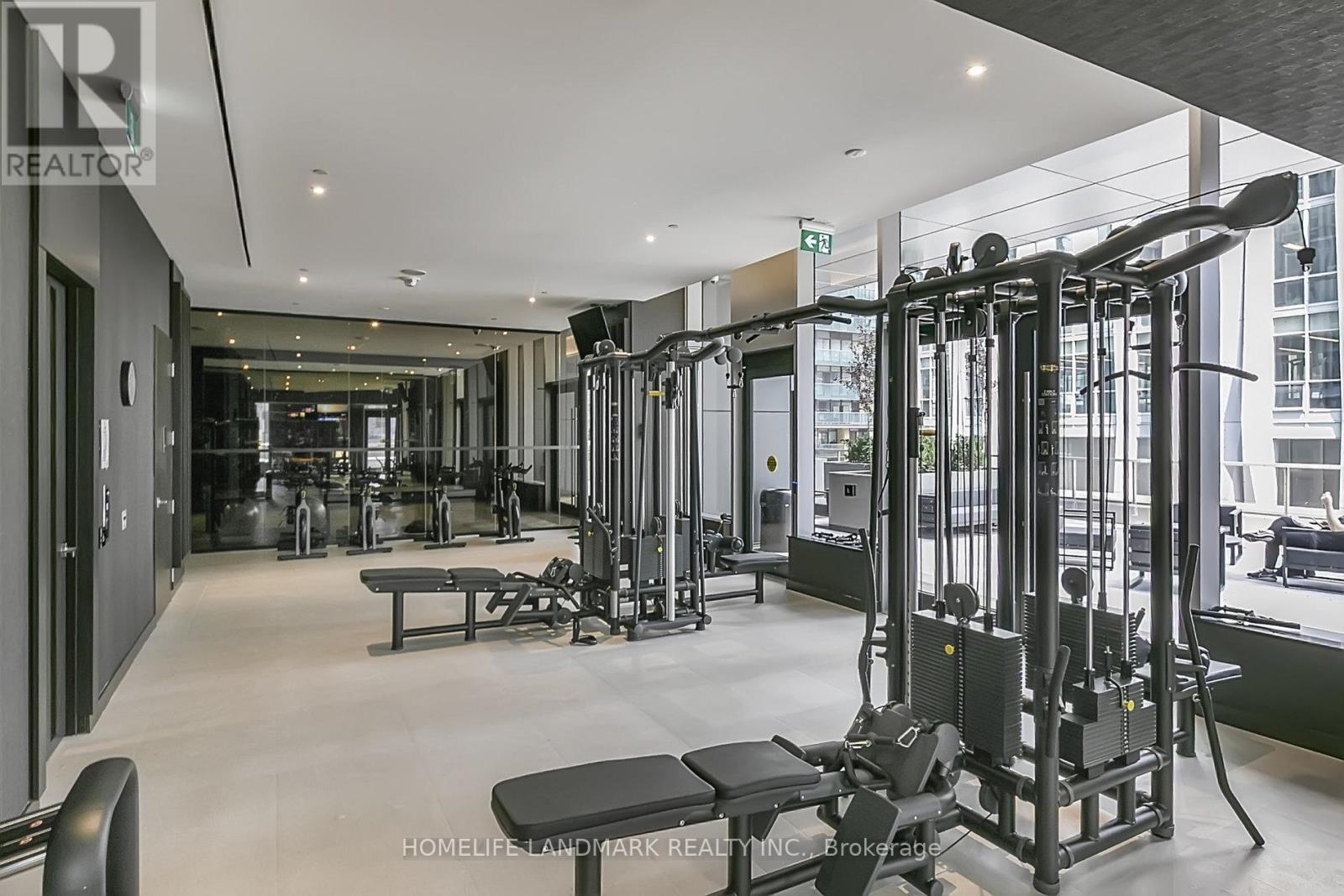 Photo 22 of 2711 11 Yorkville Avenue, Toronto ON