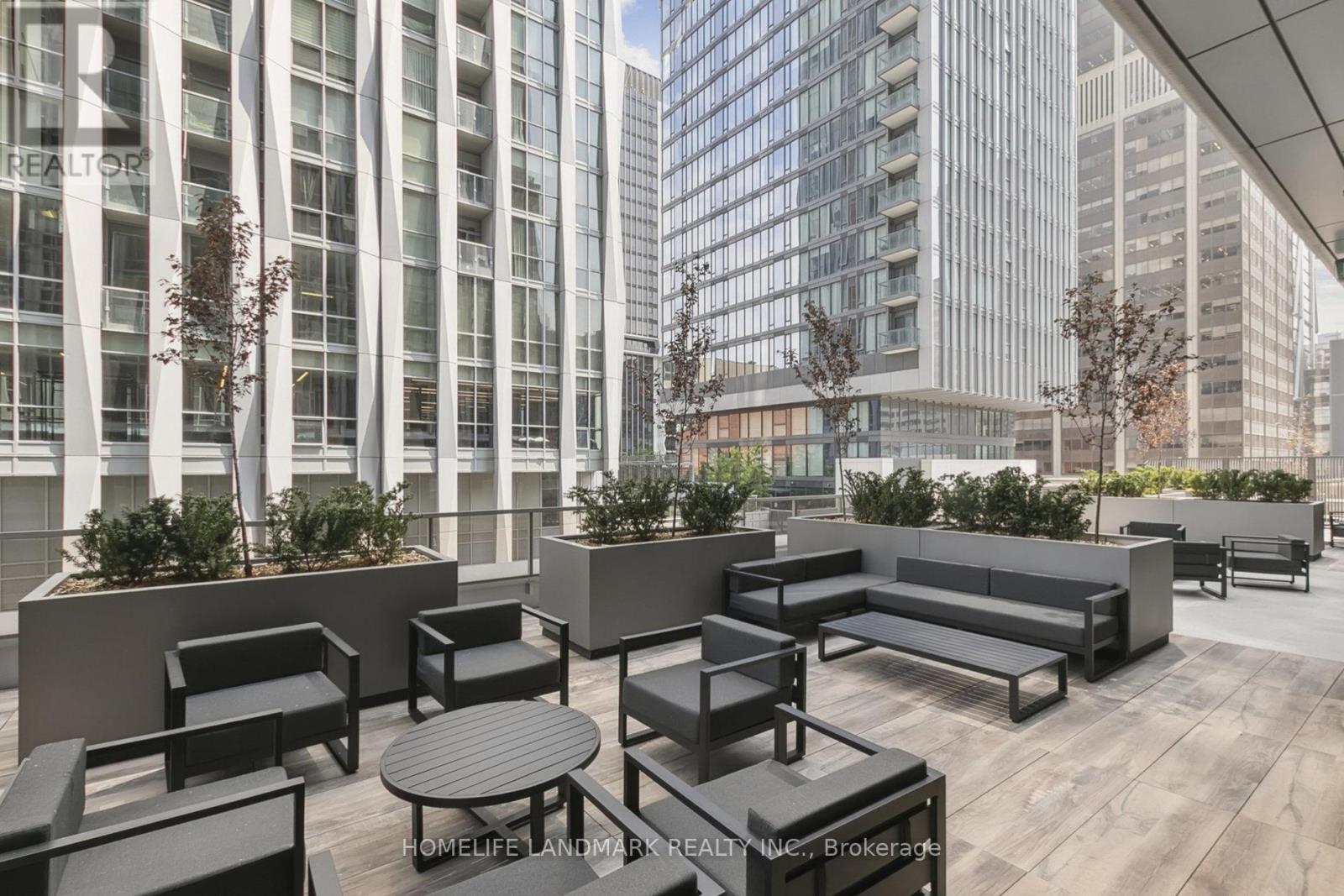 Photo 24 of 2711 11 Yorkville Avenue, Toronto ON