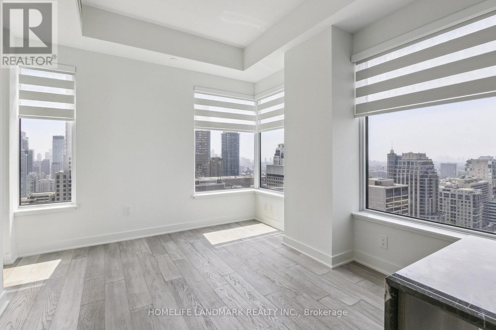 Photo 3 of 2711 11 Yorkville Avenue, Toronto ON