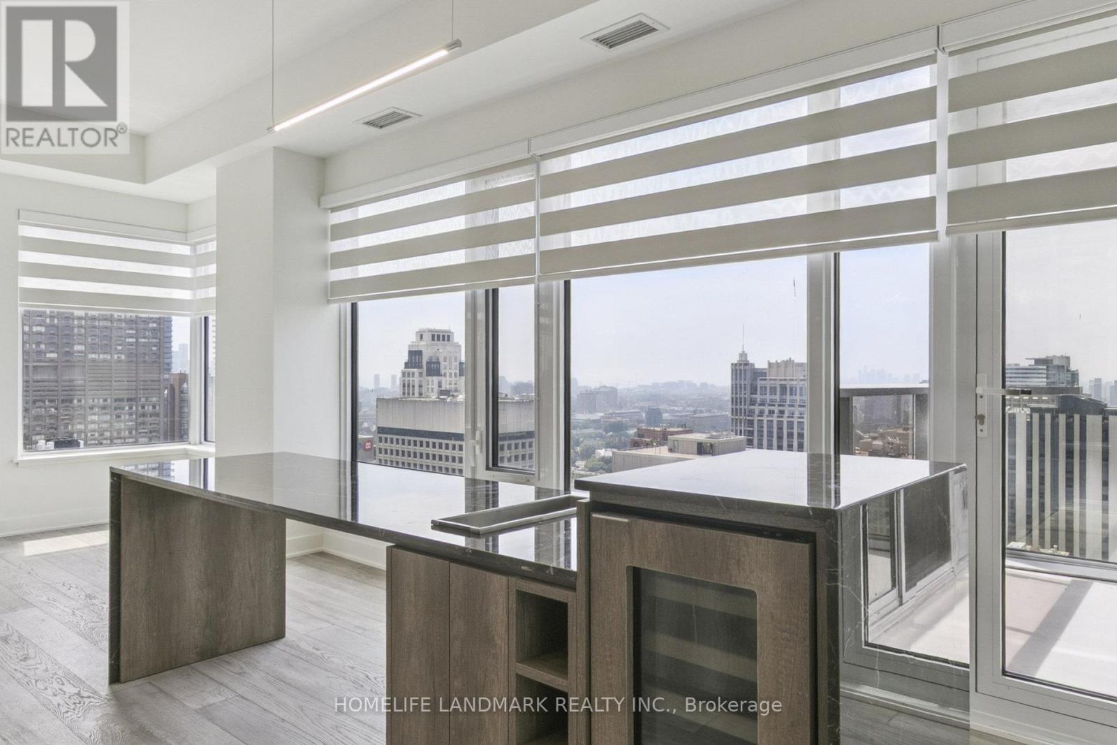 Photo 9 of 2711 11 Yorkville Avenue, Toronto ON