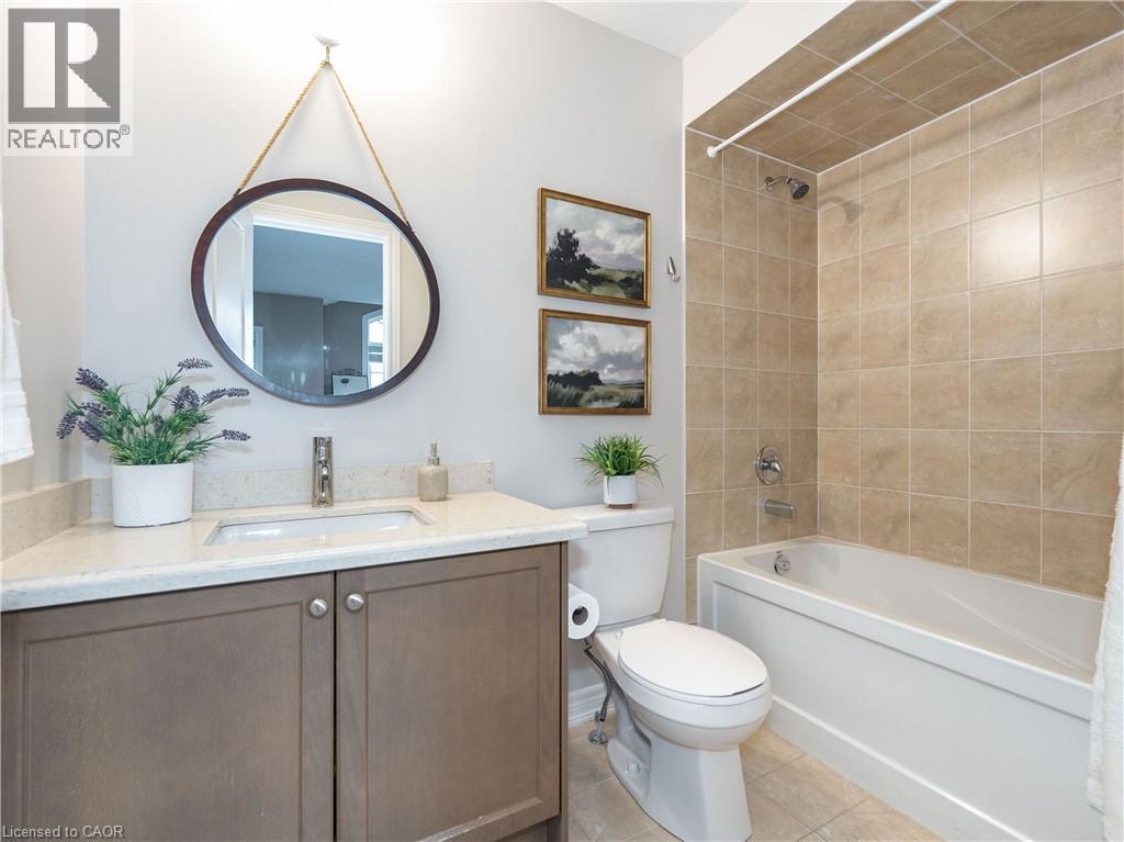 Photo 8 of 19 Mcknight Avenue, Waterdown ON