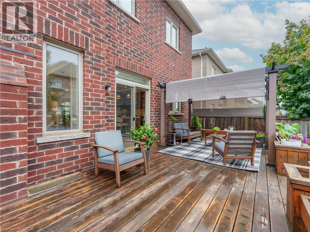 Photo 4 of 19 Mcknight Avenue, Waterdown ON