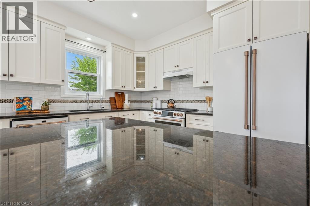Photo 13 of 450 Applegate Court, Waterloo ON