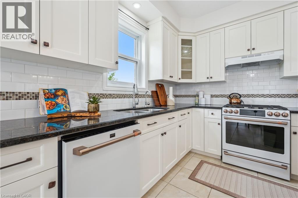 Photo 14 of 450 Applegate Court, Waterloo ON