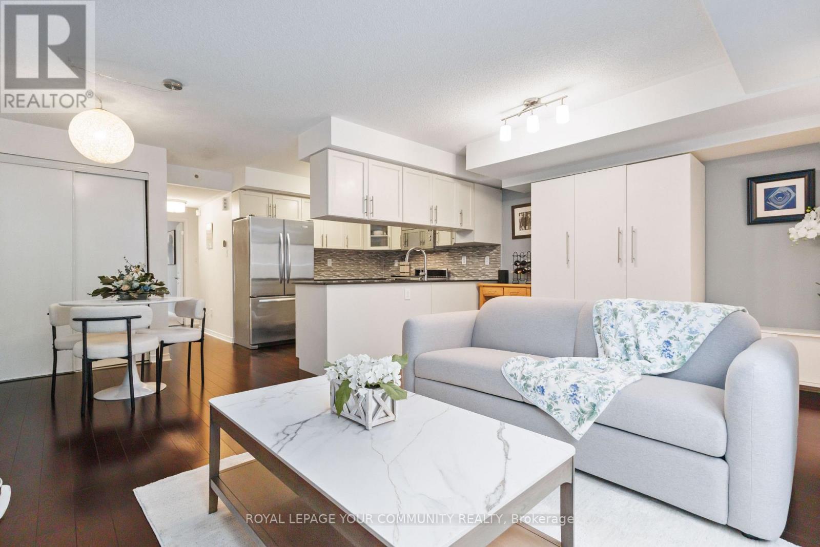 Photo 1 of 8 11 Frances Loring Lane, Toronto ON