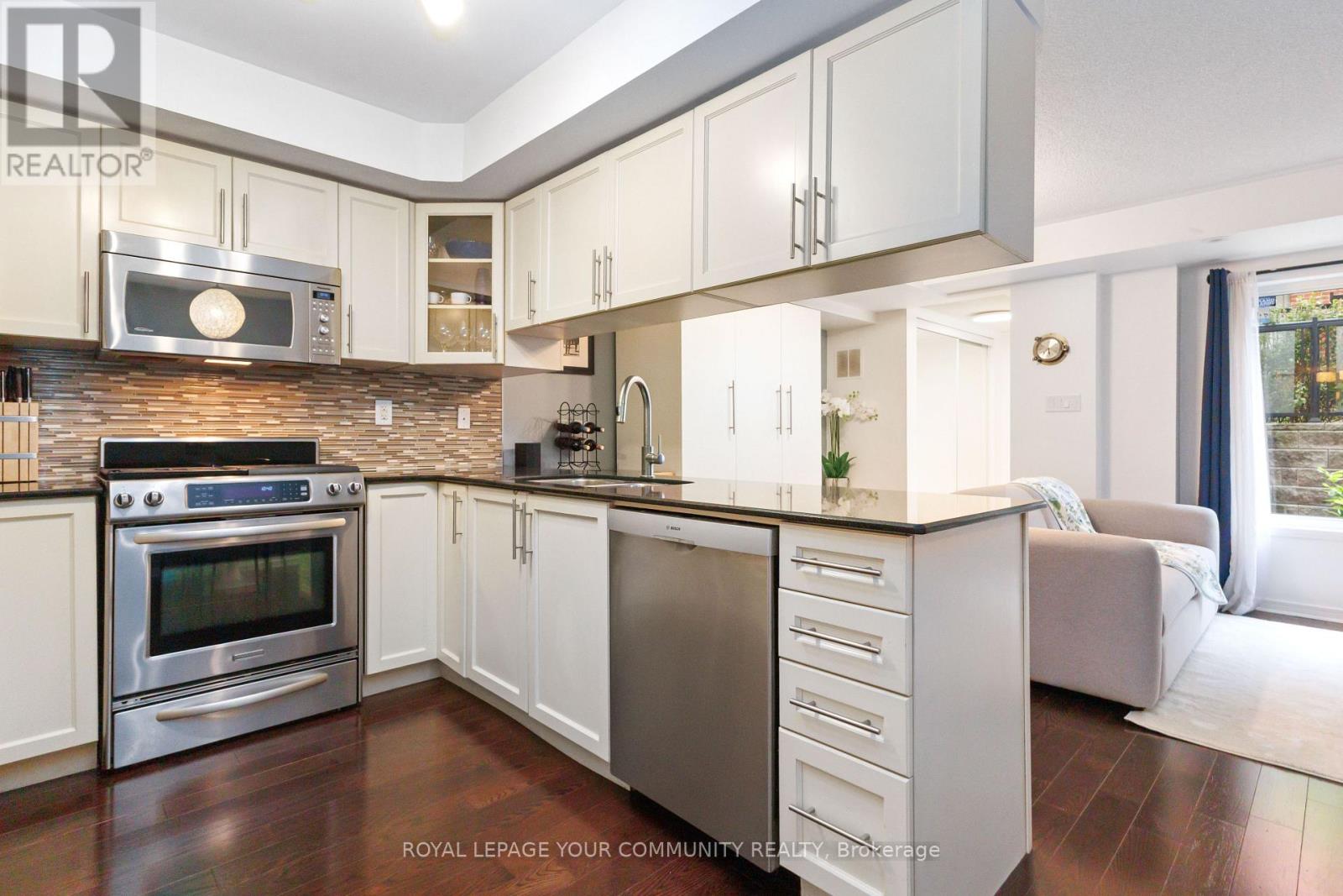 Photo 10 of 8 11 Frances Loring Lane, Toronto ON