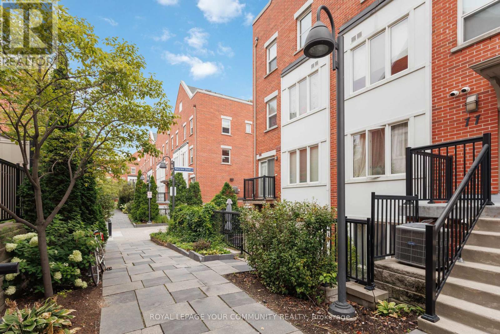 Photo 27 of 8 11 Frances Loring Lane, Toronto ON