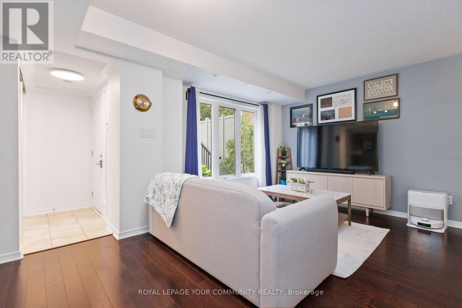 Photo 3 of 8 11 Frances Loring Lane, Toronto ON