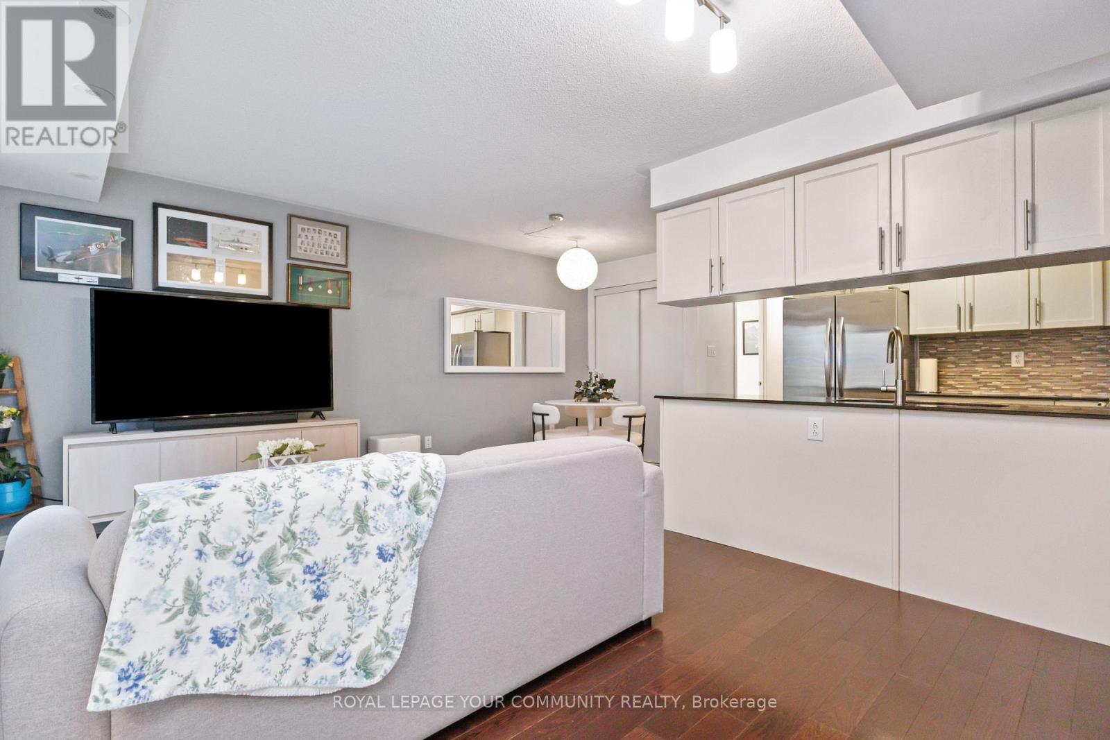 Photo 5 of 8 11 Frances Loring Lane, Toronto ON