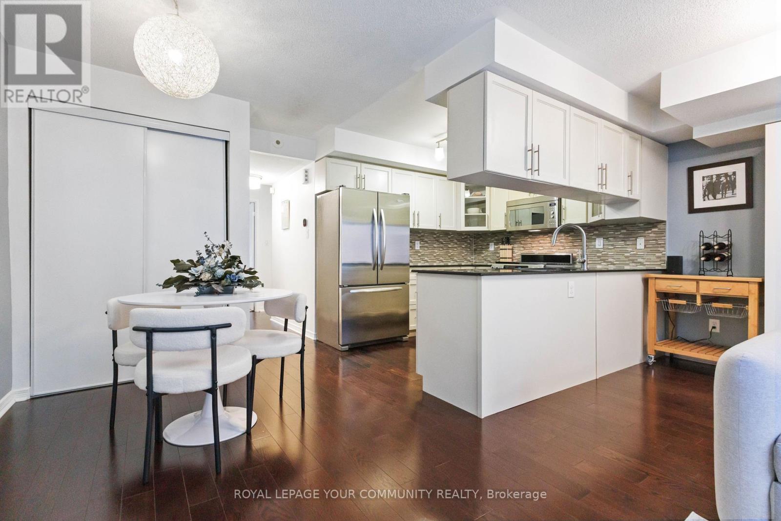 Photo 7 of 8 11 Frances Loring Lane, Toronto ON