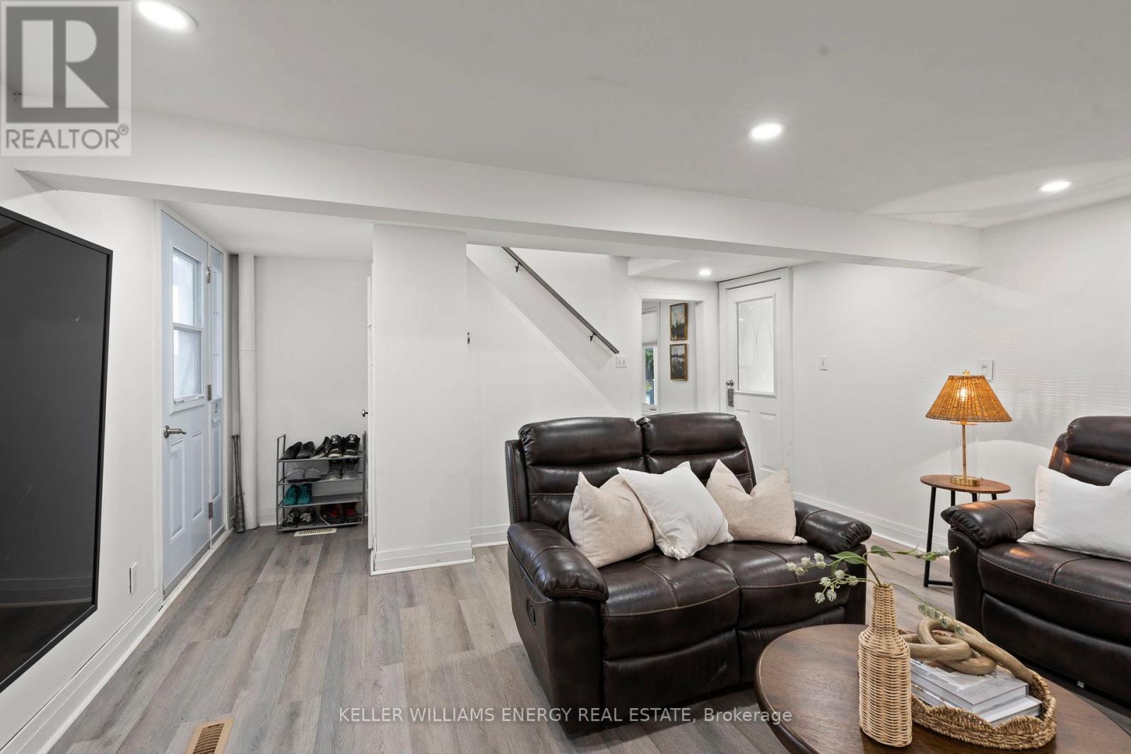 Photo 16 of 30 Pier Street, Scugog ON