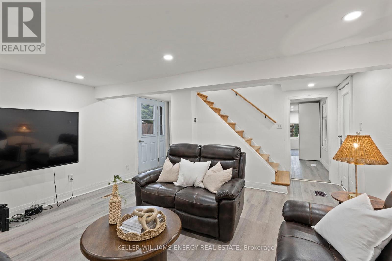 Photo 18 of 30 Pier Street, Scugog ON