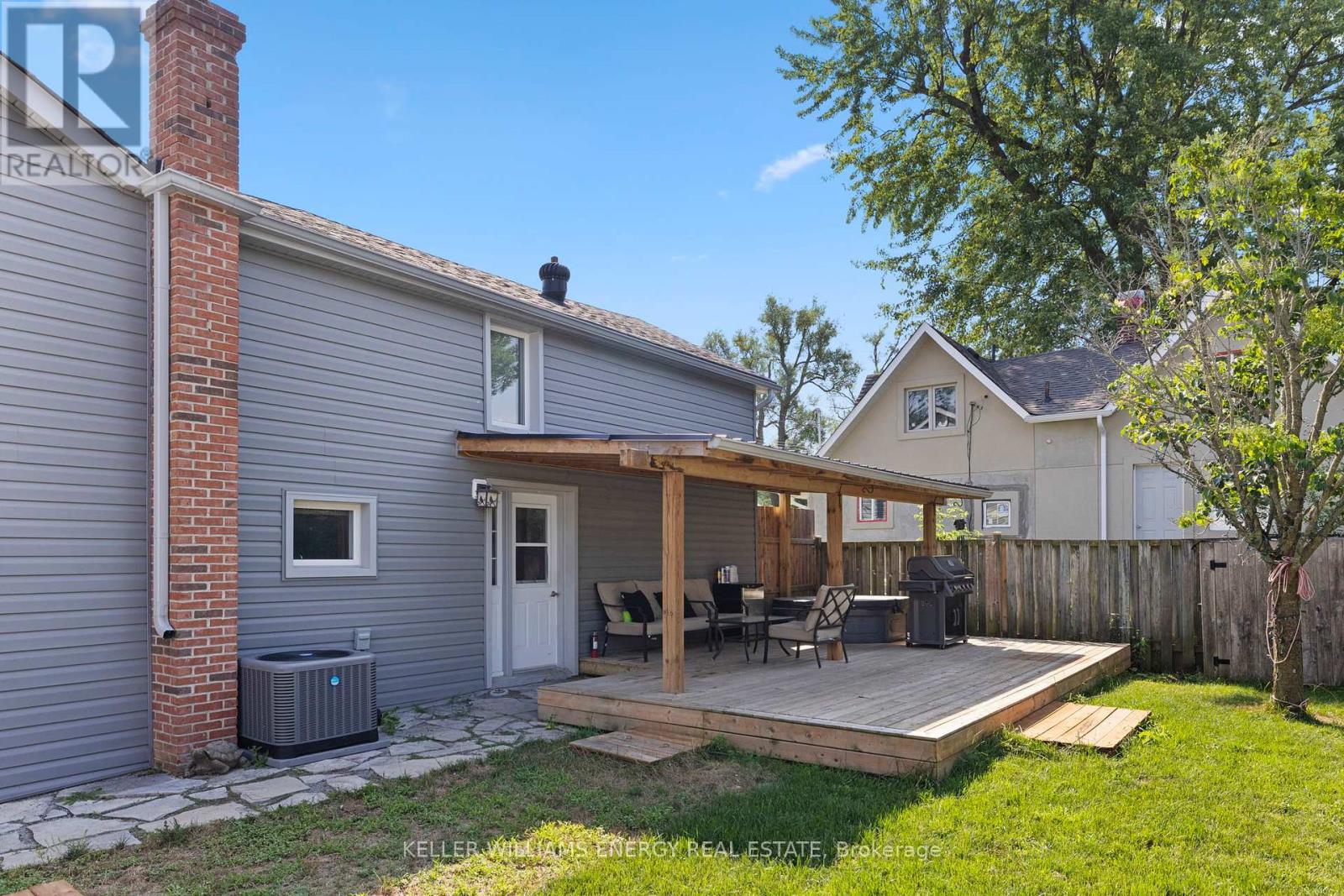 Photo 28 of 30 Pier Street, Scugog ON