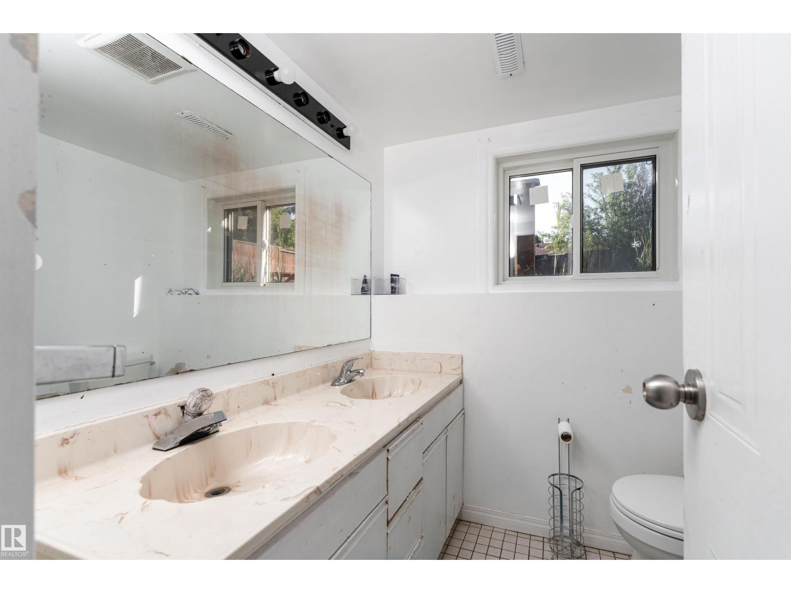 Photo 13 of 1131 35 A St Nw, Edmonton AB