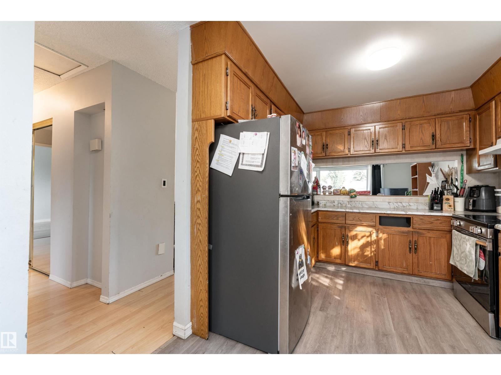 Photo 8 of 1131 35 A St Nw, Edmonton AB