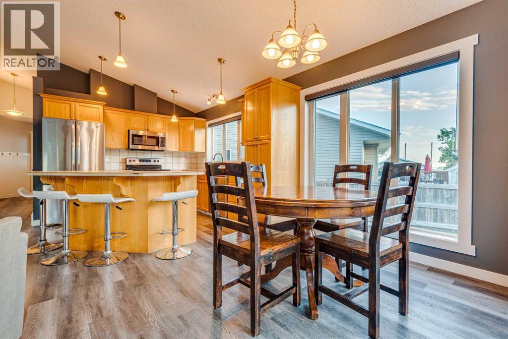 Photo 10 of 214 Bradford Crescent Se, Three Hills AB