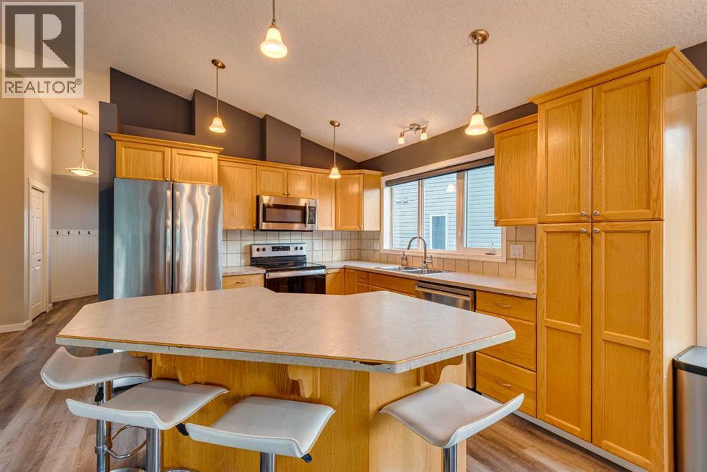 Photo 8 of 214 Bradford Crescent Se, Three Hills AB