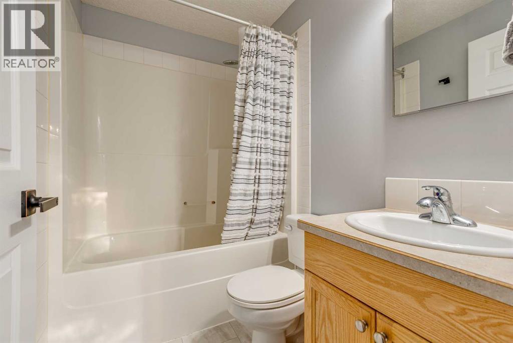 Photo 19 of 214 Bradford Crescent Se, Three Hills AB