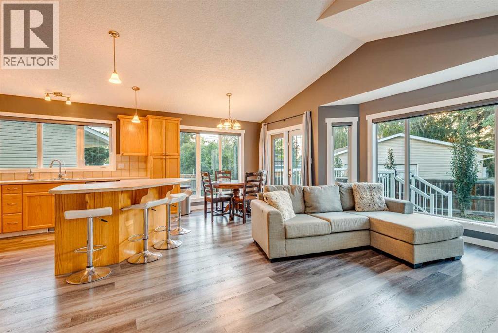 Photo 12 of 214 Bradford Crescent Se, Three Hills AB