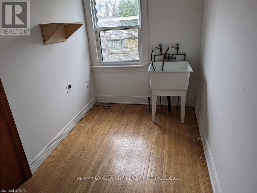 Photo 4 of 28 Lake Street, St Catharines ON