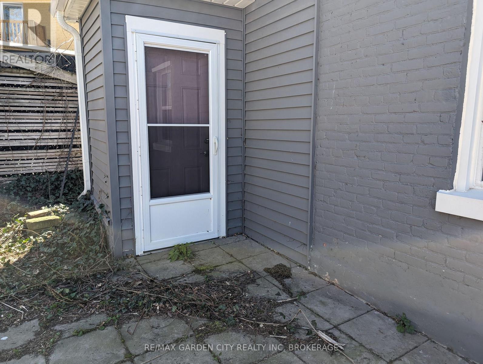 Photo 21 of 28 Lake Street, St Catharines ON