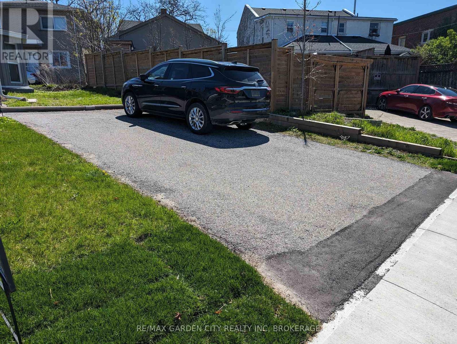 Photo 20 of 28 Lake Street, St Catharines ON