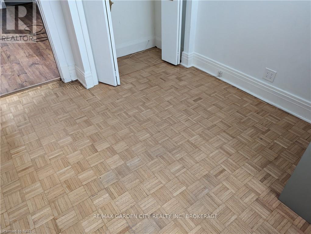 Photo 5 of 28 Lake Street, St Catharines ON