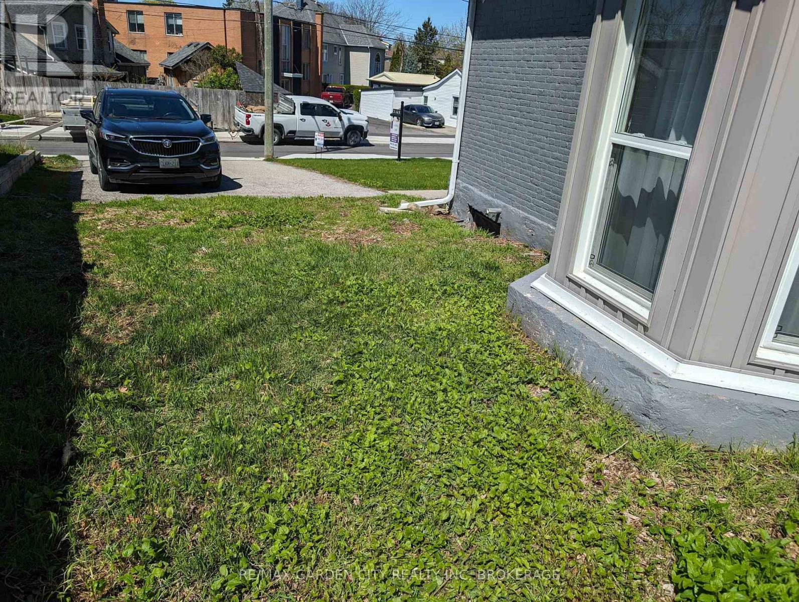 Photo 9 of 28 Lake Street, St Catharines ON