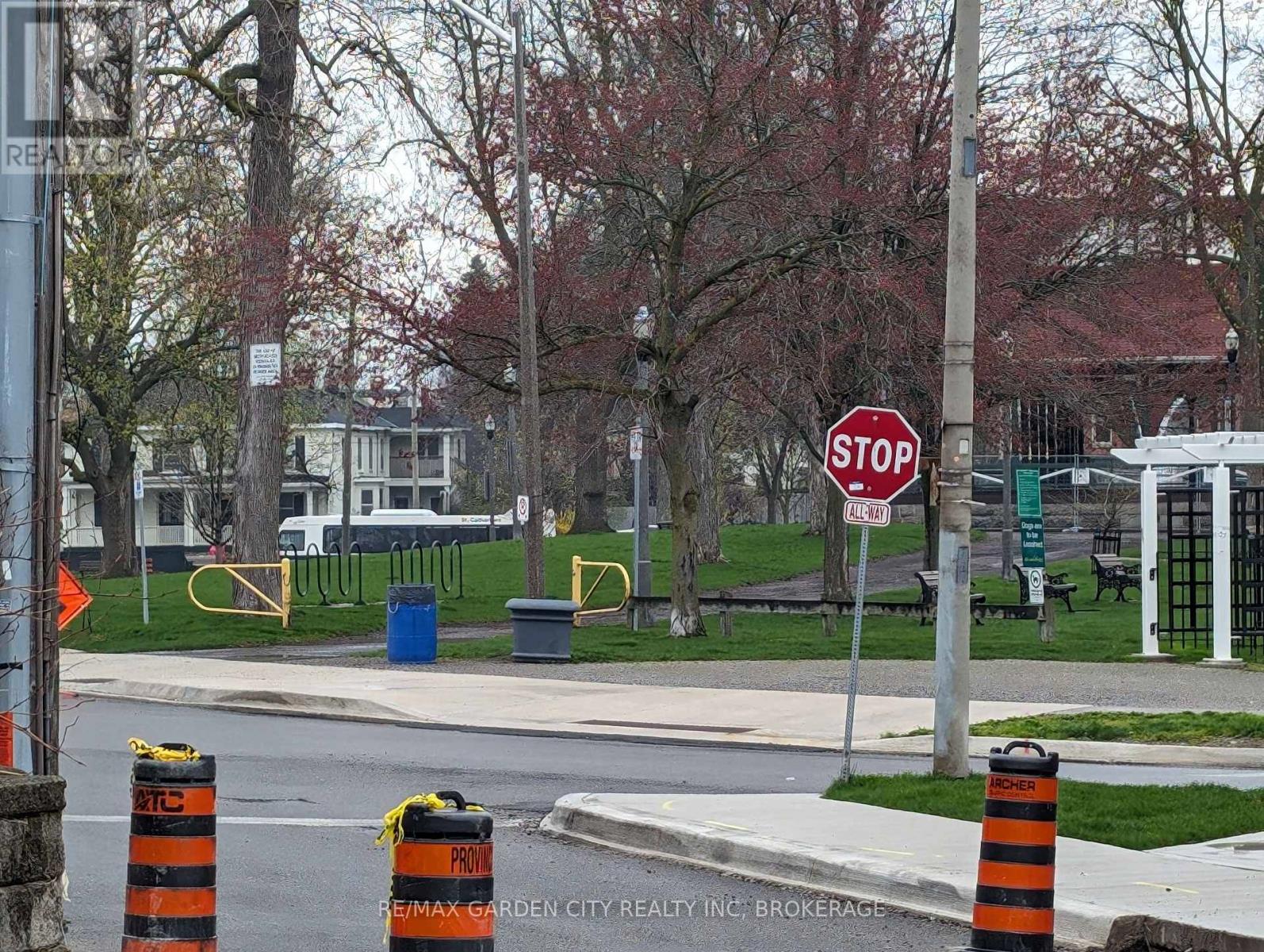 Photo 24 of 28 Lake Street, St Catharines ON