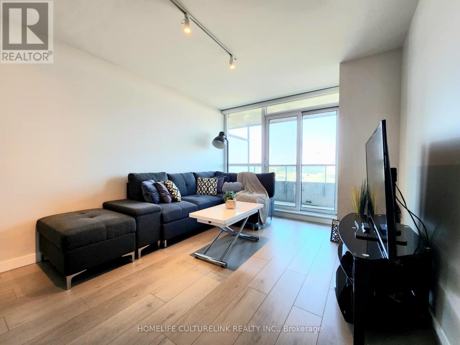 Photo 12 of 305 50 Brian Harrison Way, Toronto ON