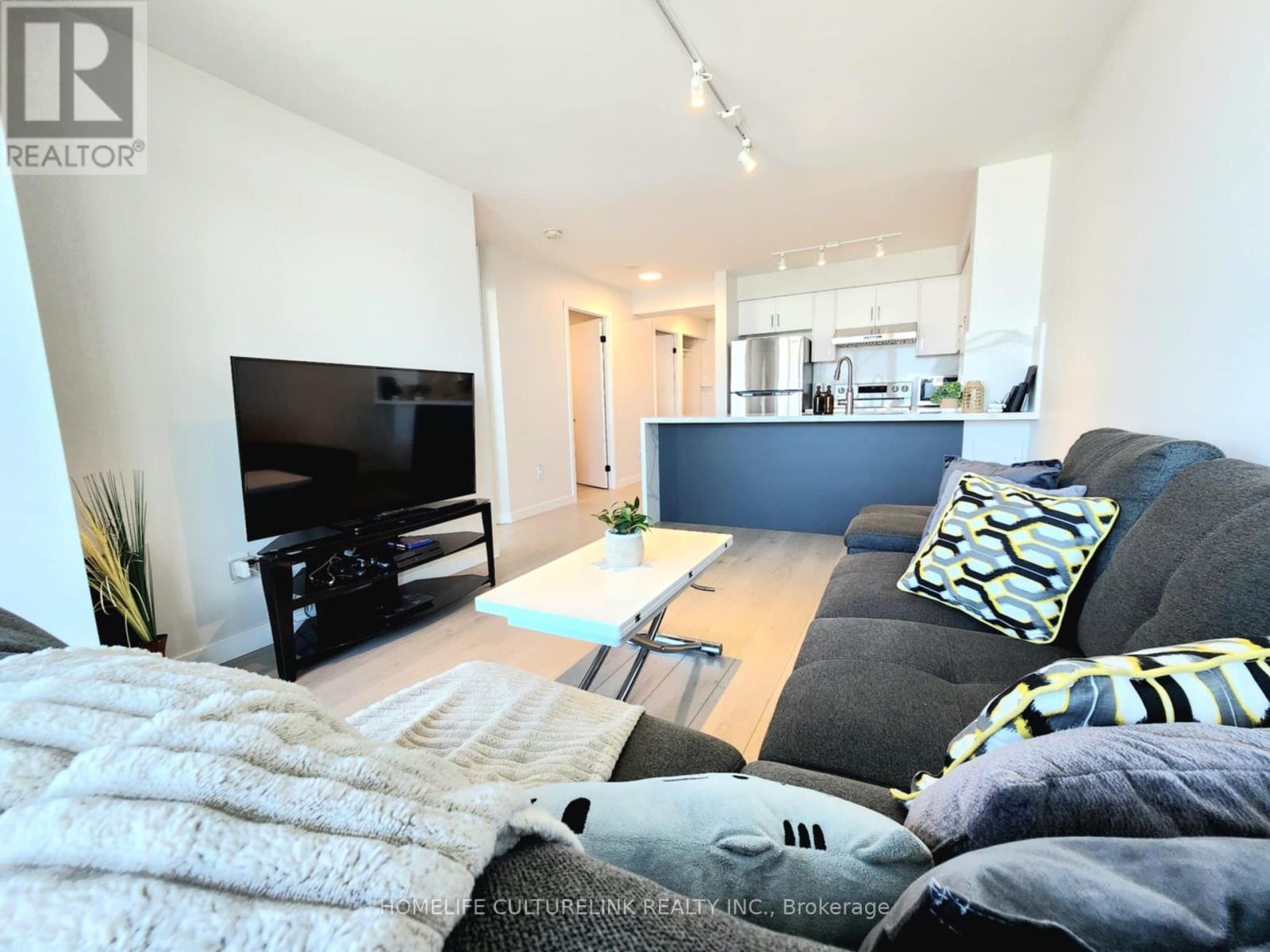 Photo 13 of 305 50 Brian Harrison Way, Toronto ON