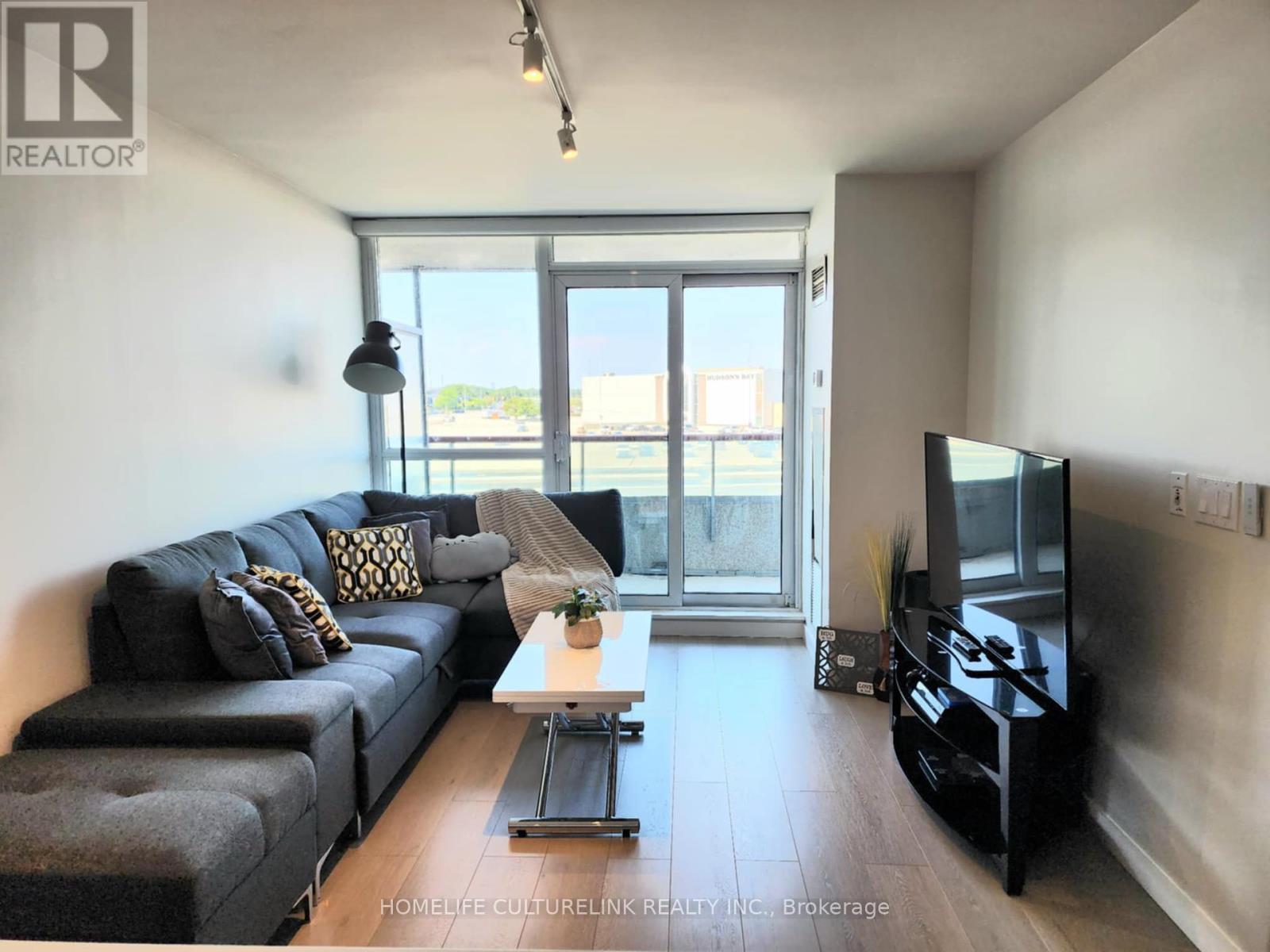 Photo 11 of 305 50 Brian Harrison Way, Toronto ON