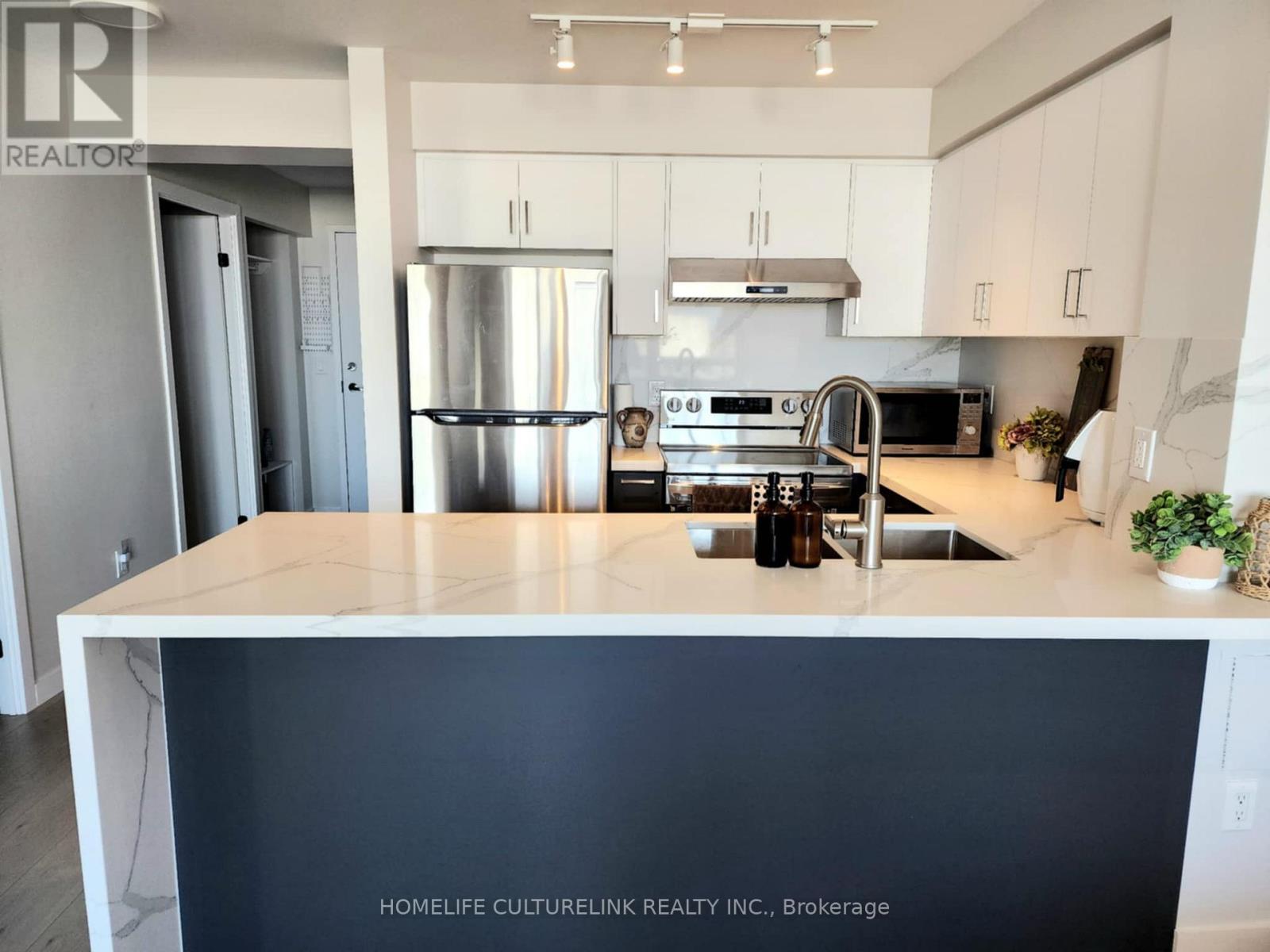 Photo 8 of 305 50 Brian Harrison Way, Toronto ON