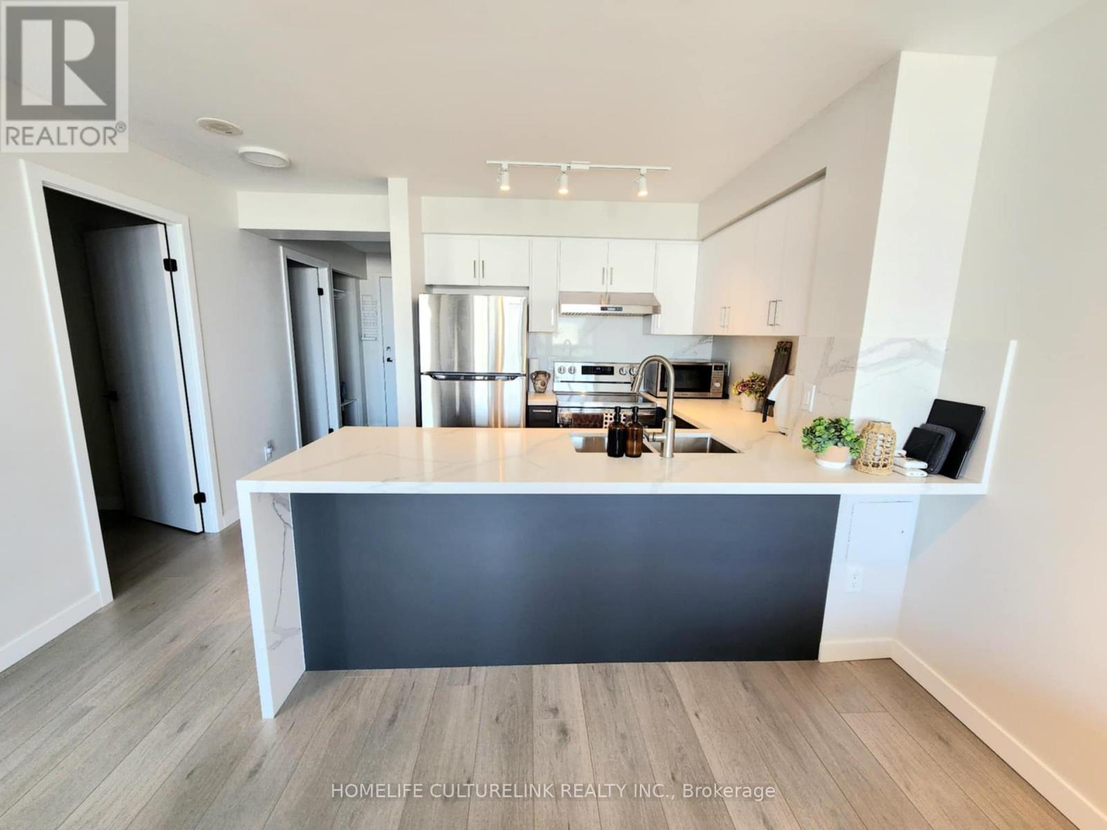Photo 9 of 305 50 Brian Harrison Way, Toronto ON